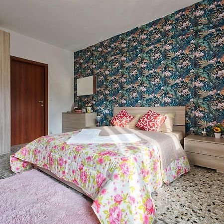 R&R Apartment Маргера Екстериор снимка